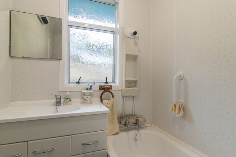 Photo of property in 8 Cunliffe Street, Johnsonville, Wellington, 6037