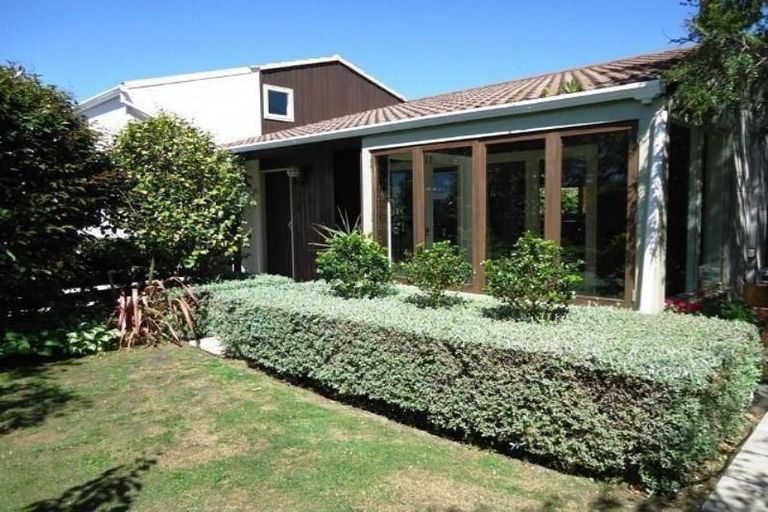 Photo of property in 2/12 Deloraine Street, Somerfield, Christchurch, 8024