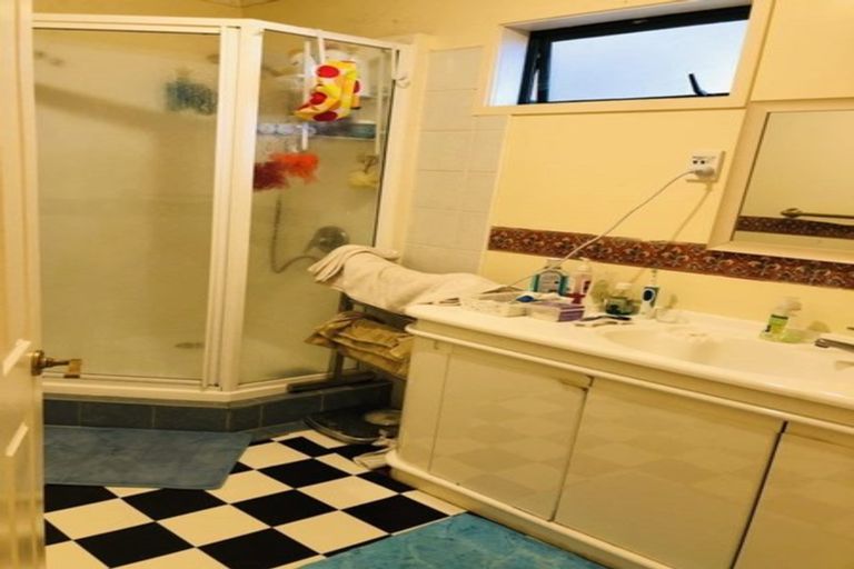 Photo of property in 302 Wairau Road, Glenfield, Auckland, 0629