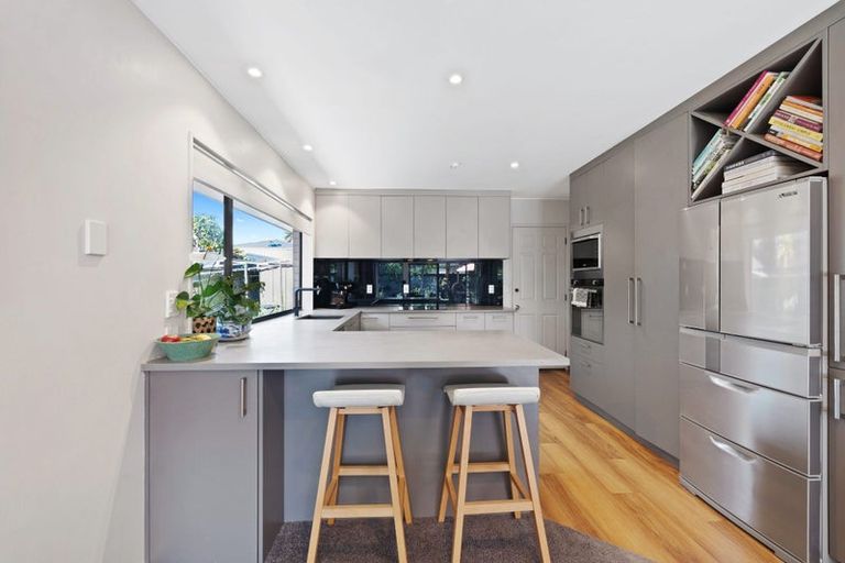 Photo of property in 21b Eastern Beach Road, Eastern Beach, Auckland, 2012