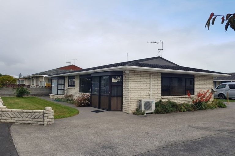 Photo of property in 28a Tukapa Street, Westown, New Plymouth, 4310