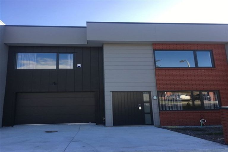 Photo of property in 52 Bordeaux Parade, Te Atatu South, Auckland, 0610