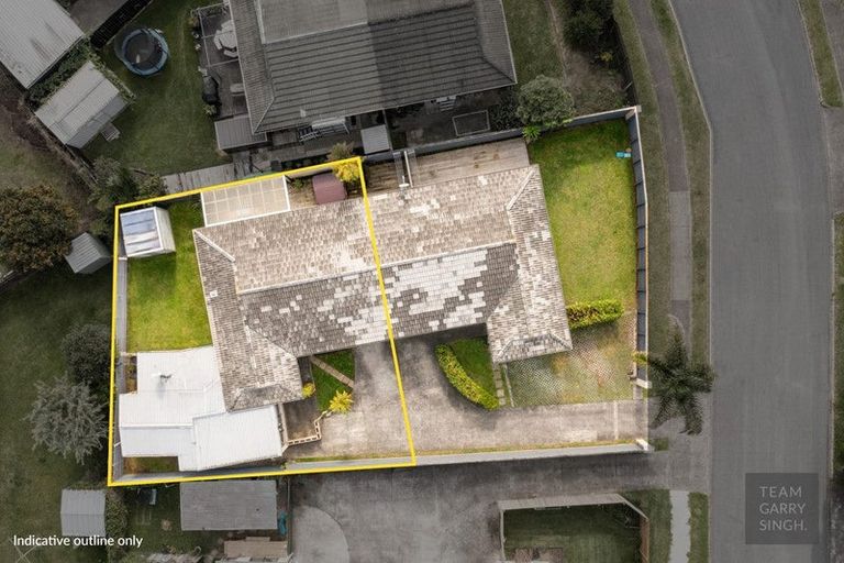 Photo of property in 2/41 Challen Close, Conifer Grove, Takanini, 2112