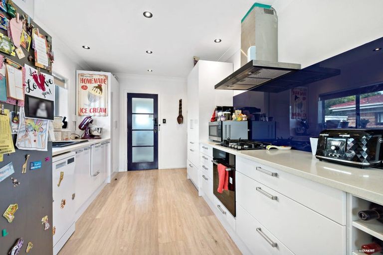 Photo of property in 16 Campbell Place, Papakura, 2110