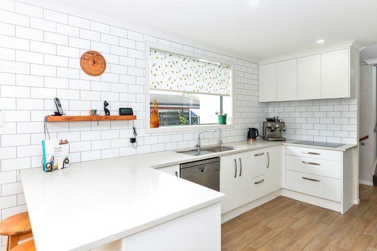 Photo of property in 37 Glen Lynne Avenue, Queenwood, Hamilton, 3210