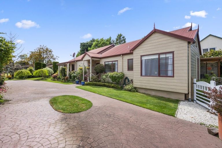 Photo of property in 19 Gibbs Place, Kinloch, Taupo, 3377