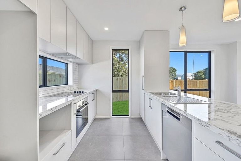 Photo of property in 11a Kelburn Lane, Mangere, Auckland, 2022