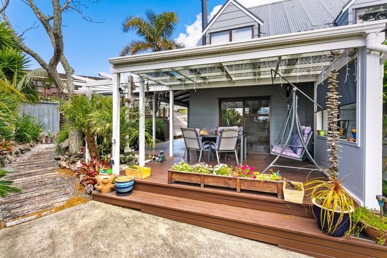 Photo of property in 158 Luckens Road, West Harbour, Auckland, 0618