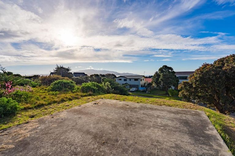 Photo of property in 39 Hicks Crescent, Waikanae Beach, Waikanae, 5036