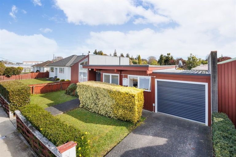 Photo of property in 14 Totara Street, Marton, 4710