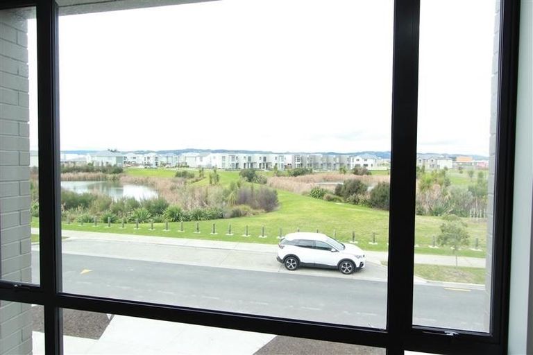 Photo of property in 9 Karokaro Road, Takanini, 2112