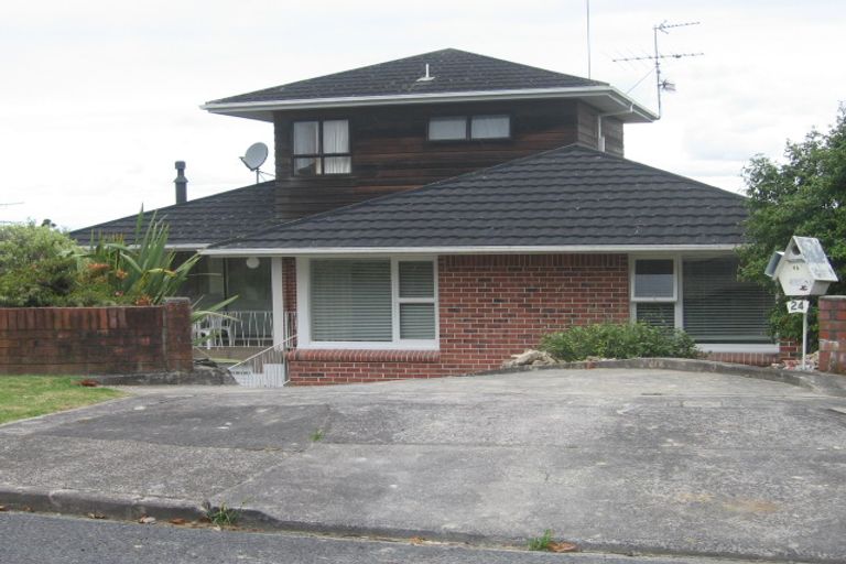 Photo of property in 2/24 Martin Crescent, Northcote, Auckland, 0627