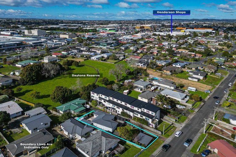 Photo of property in 15 Preston Avenue, Henderson, Auckland, 0610