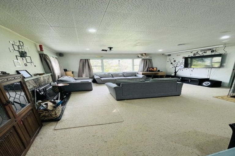 Photo of property in 42 West Lynn Road, Titirangi, Auckland, 0604