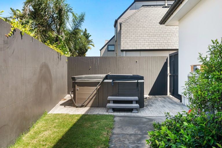 Photo of property in 203 Marine Parade, Mount Maunganui, 3116