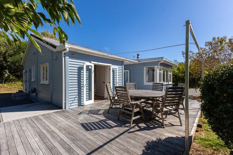 Photo of property in 24 Queens Road, Waikanae Beach, Waikanae, 5036