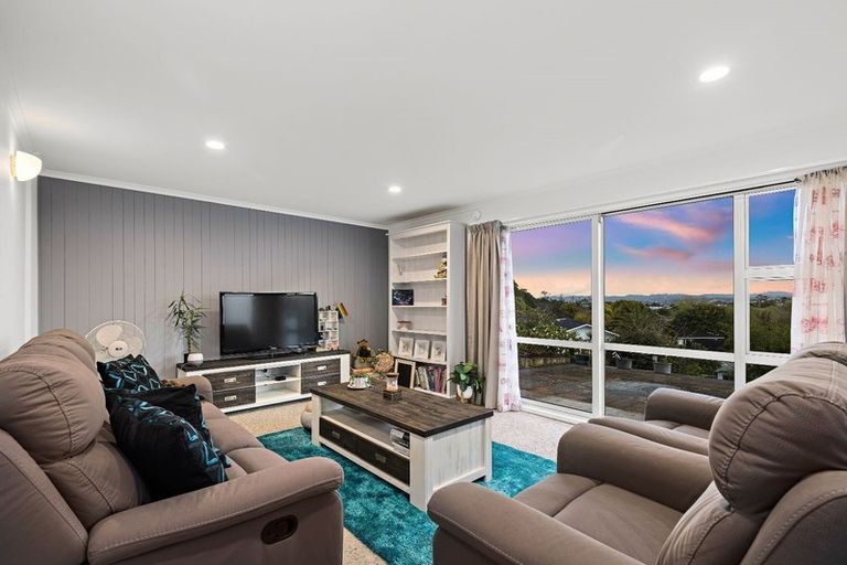 Photo of property in 25 Donovan Avenue, Massey, Auckland, 0614