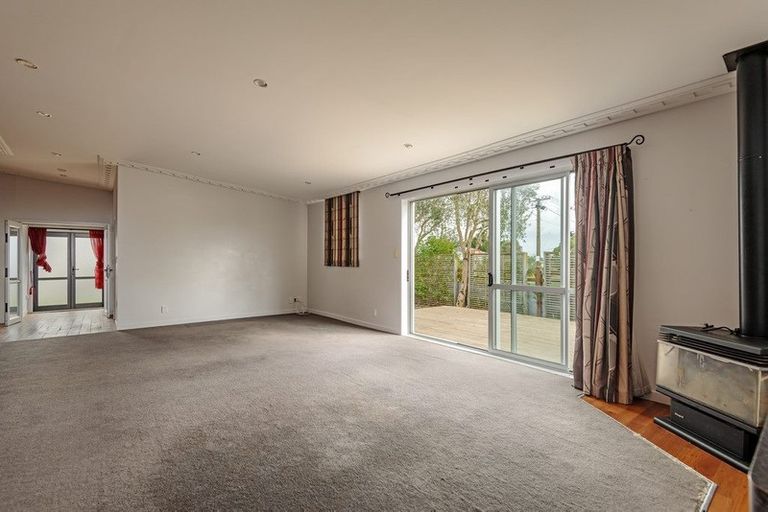 Photo of property in 2 Kowhai Street, Tokomaru, Palmerston North, 4474