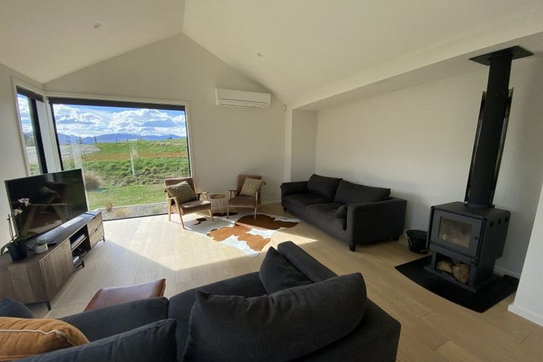 Photo of property in 2 Kotuku Lane, Jacks Point, Queenstown, 9371