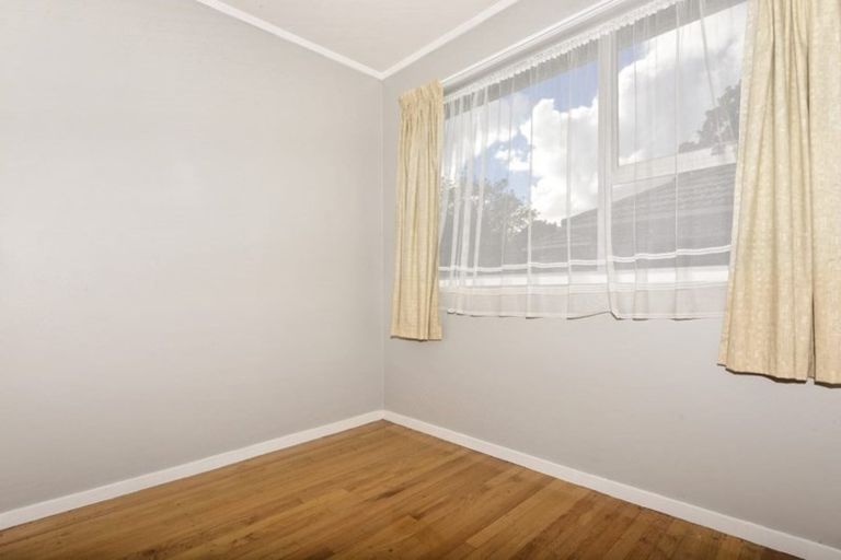 Photo of property in 60 Riverpark Crescent, Henderson, Auckland, 0610