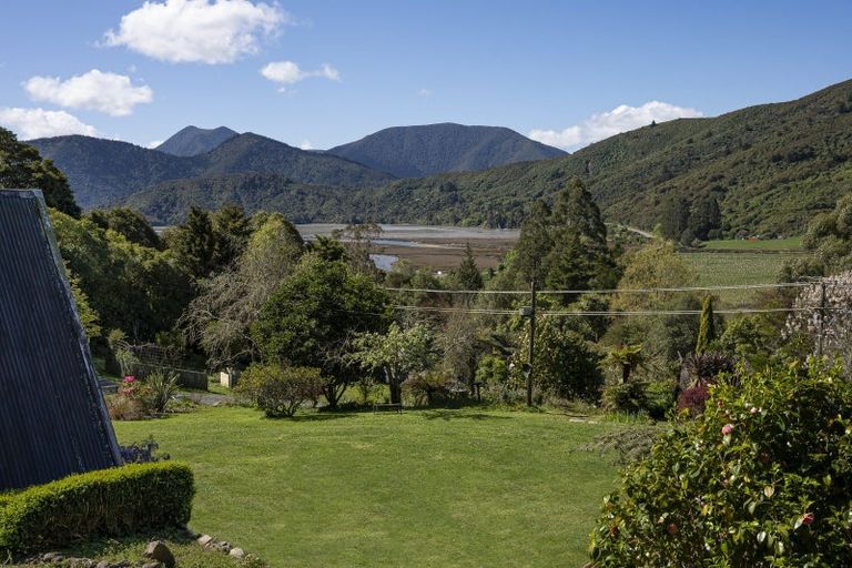 Photo of property in 5 Main Road, Havelock, 7100