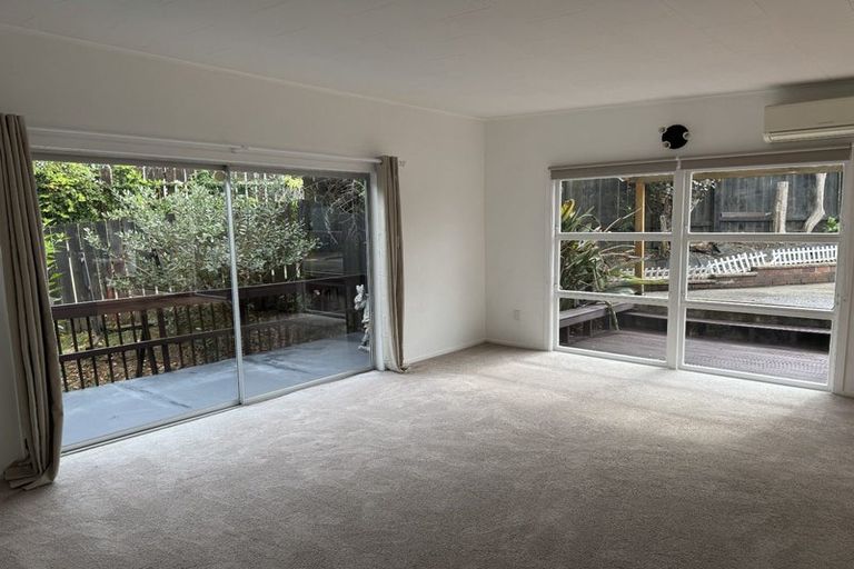 Photo of property in 16 Cheval Drive, Totara Vale, Auckland, 0629