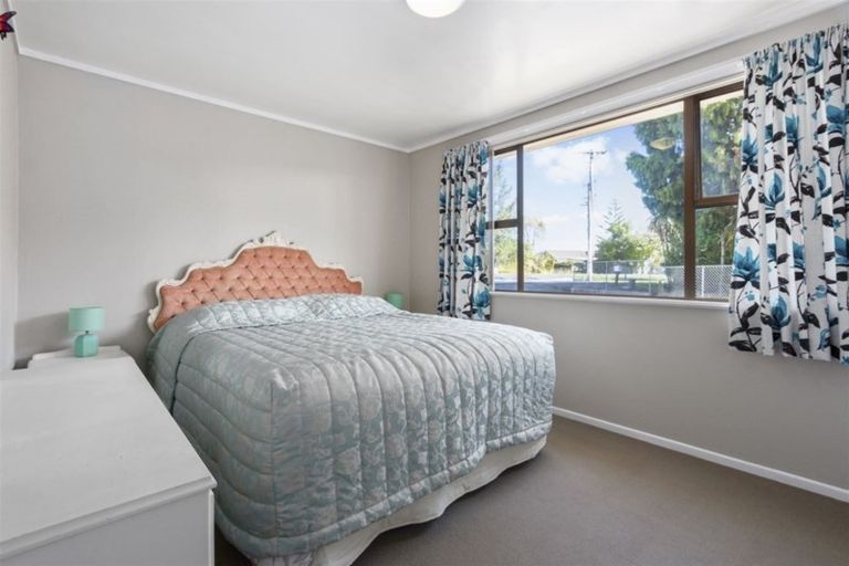 Photo of property in 139 Waimumu Road, Massey, Auckland, 0614