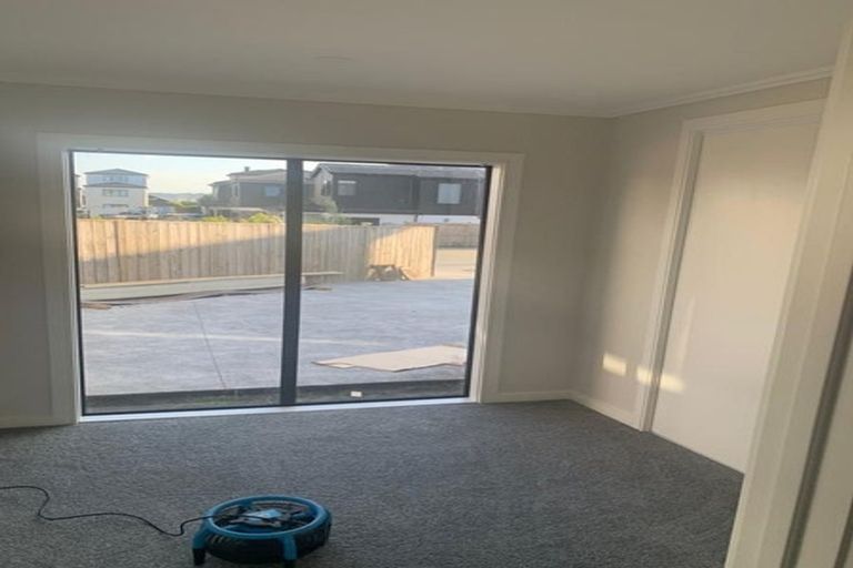 Photo of property in 11 Wyon Way, Flat Bush, Auckland, 2016