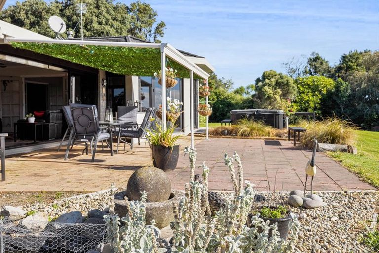 Photo of property in 1343 Devon Road, Brixton, Waitara, 4382