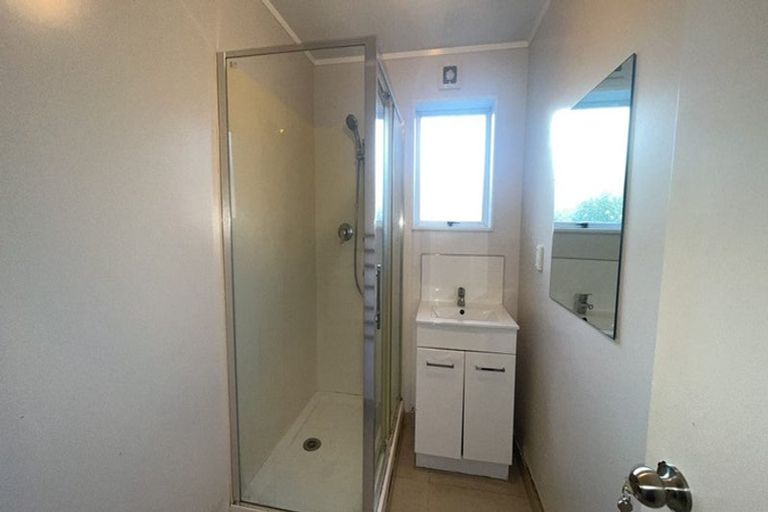Photo of property in 5 Taupo Street, Green Bay, Auckland, 0604