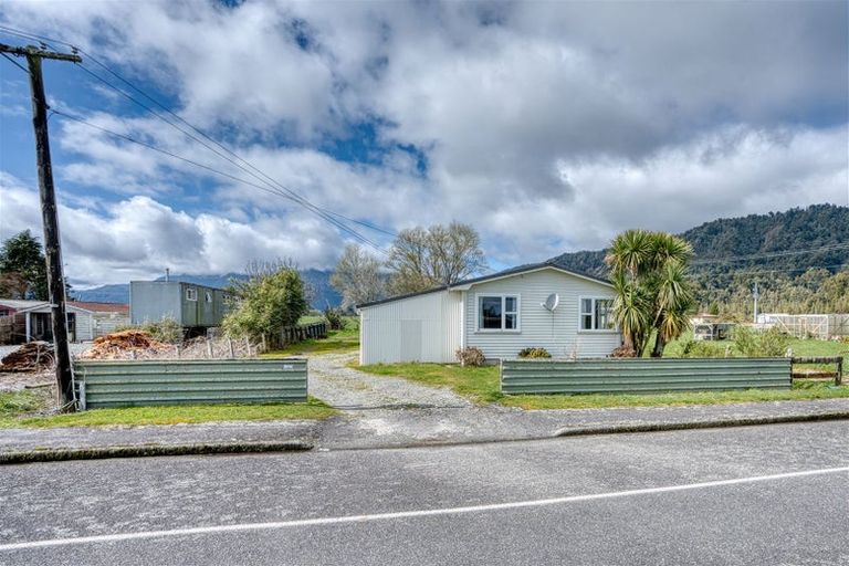 Photo of property in 16 Wanganui Flat Road, Harihari, 7884