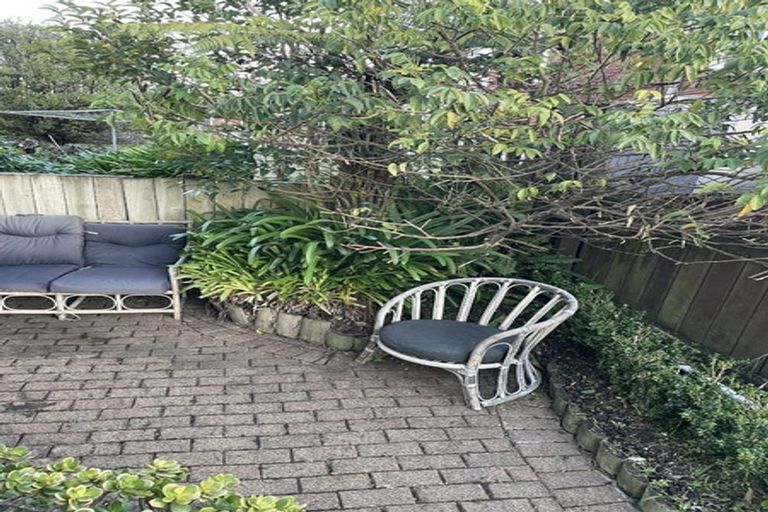 Photo of property in 1/281 Sunset Road, Sunnynook, Auckland, 0632