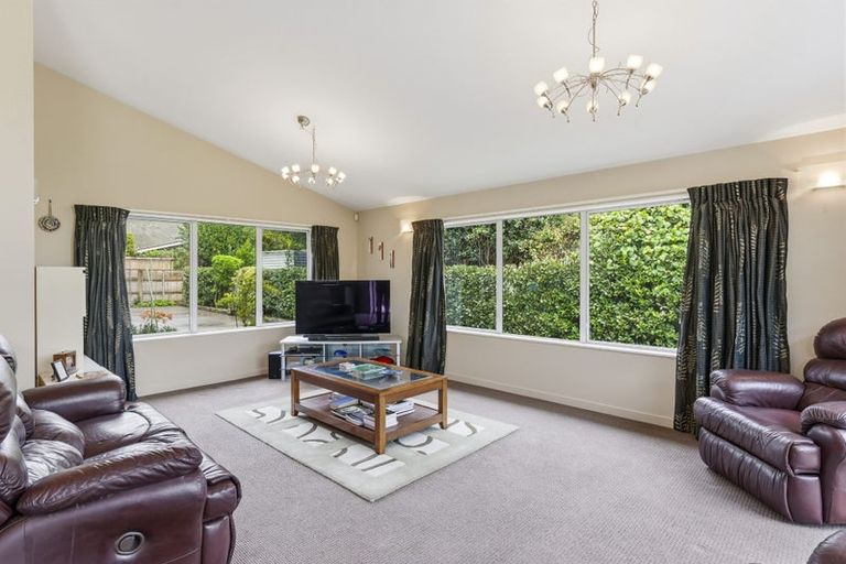 Photo of property in 3 Iti Grove, Waikanae, 5036
