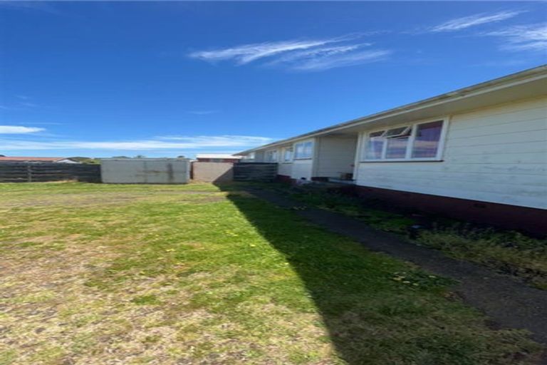 Photo of property in 12 Gibbons Crescent, Castlecliff, Whanganui, 4501
