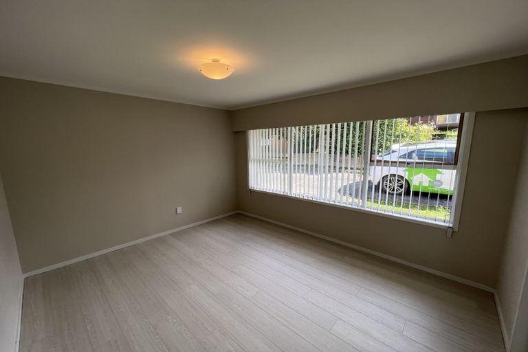 Photo of property in 2/52 Bentley Avenue, Glenfield, Auckland, 0629