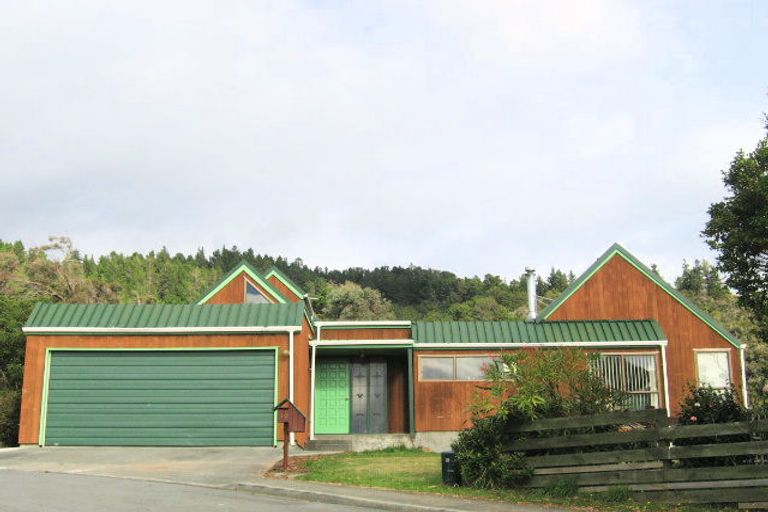 Photo of property in 10 Roman Close, Silverstream, Upper Hutt, 5019