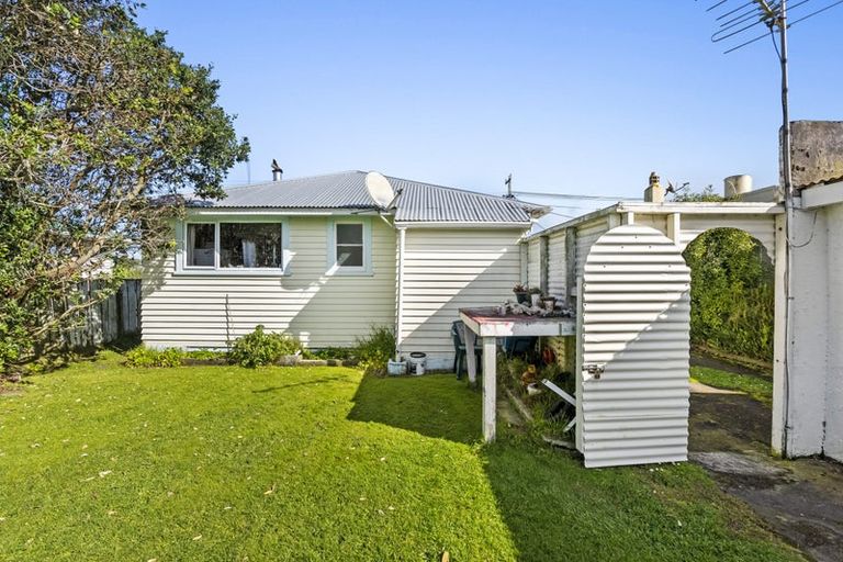 Photo of property in 85 Whitcombe Road, Opunake, 4616