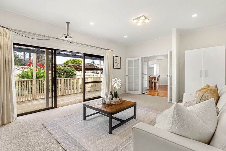 Photo of property in 1042 Great North Road, Point Chevalier, Auckland, 1022