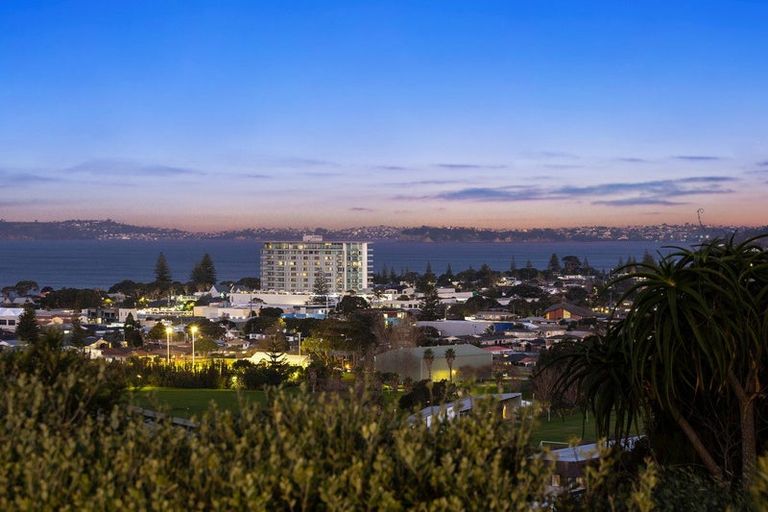 Photo of property in 10 Ascot Way, Orewa, 0931