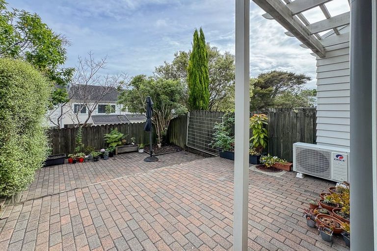 Photo of property in 6/78 Fernhill Way, Oteha, Auckland, 0632