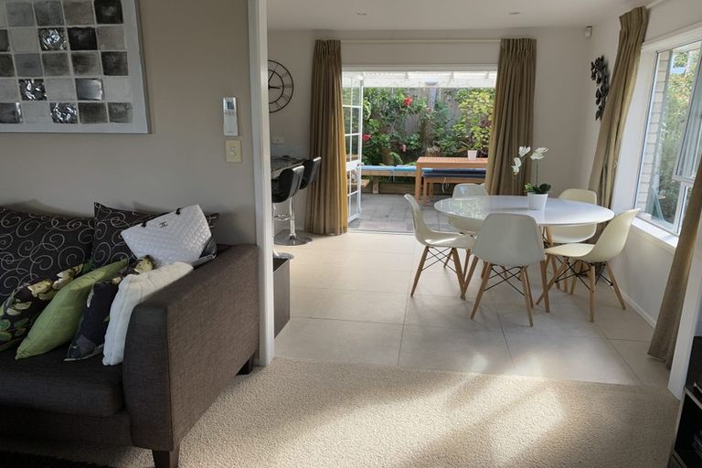 Photo of property in 2/34 Princes Street, Northcote Point, Auckland, 0627