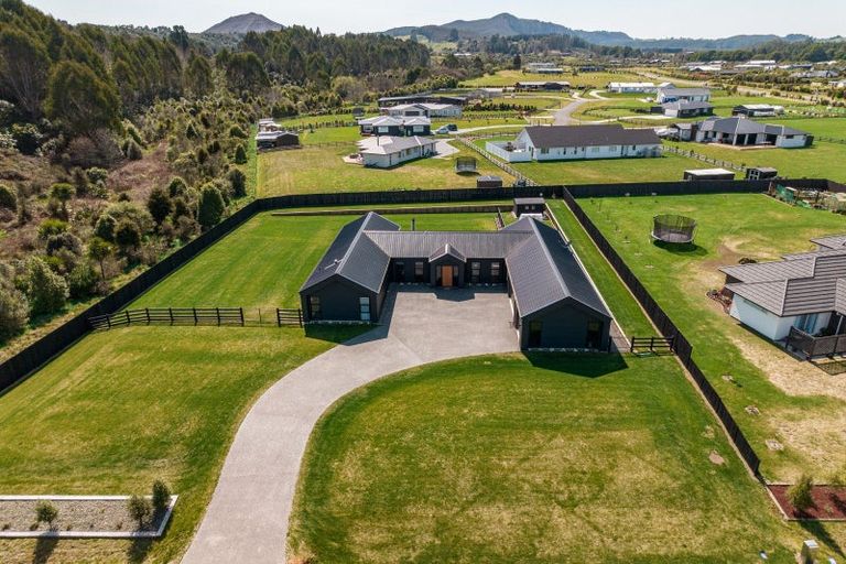 Photo of property in 12 Kahikatea Drive, Kinloch, Taupo, 3377