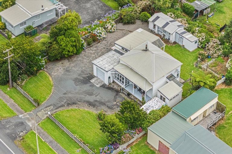 Photo of property in 10 North Street, Mokau, 4376