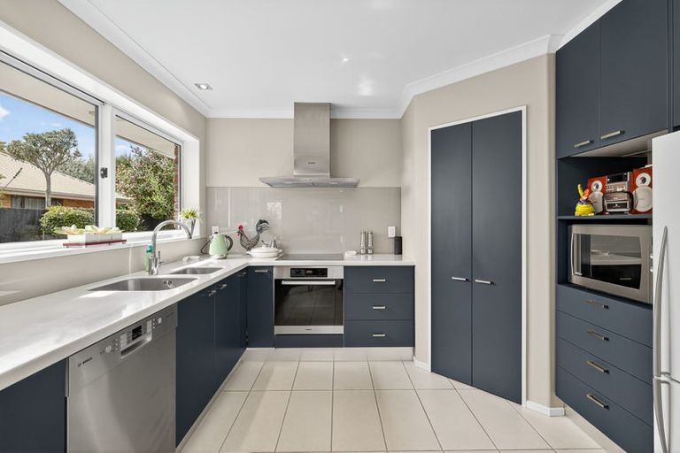 Photo of property in 8 Avon Gate, Russley, Christchurch, 8042