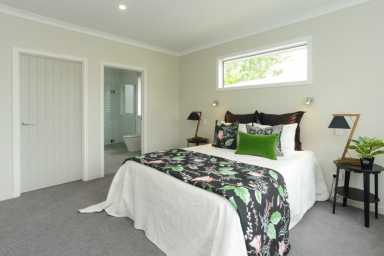 Photo of property in 16 West Place, Greenmeadows, Napier, 4112