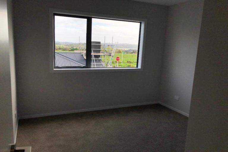 Photo of property in 3 Makete Crescent, Hobsonville, Auckland, 0618