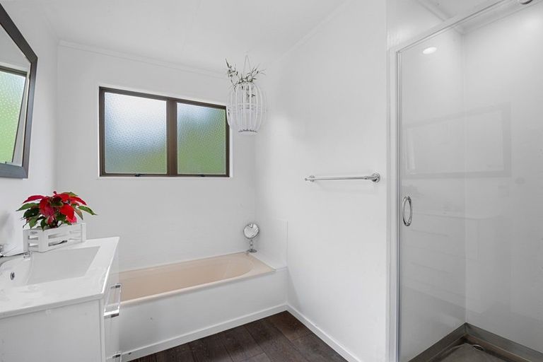 Photo of property in 30 Irwin Place, Kinloch, Taupo, 3377