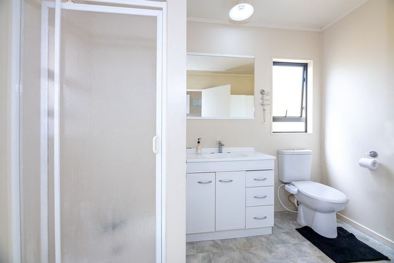 Photo of property in 12 Greville Road, Pinehill, Auckland, 0632