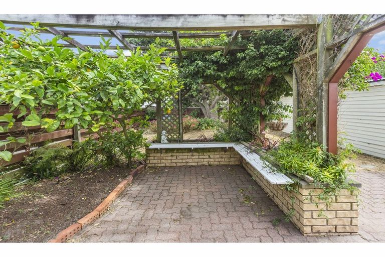 Photo of property in 1 Collins Street, Petone, Lower Hutt, 5012