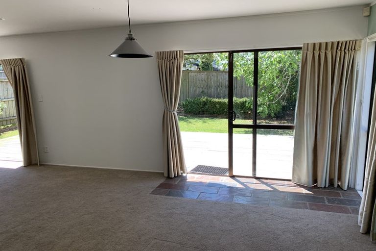 Photo of property in 1/15 Fairfax Avenue, Northcote, Auckland, 0627